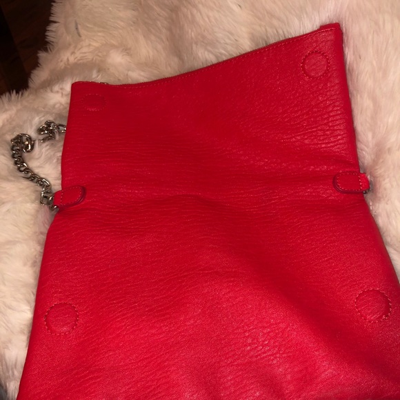 Clutch - Picture 2 of 4